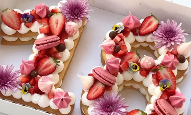 ¡El ultimo grito de la moda en repostería! Pasteles de letras decoradas.