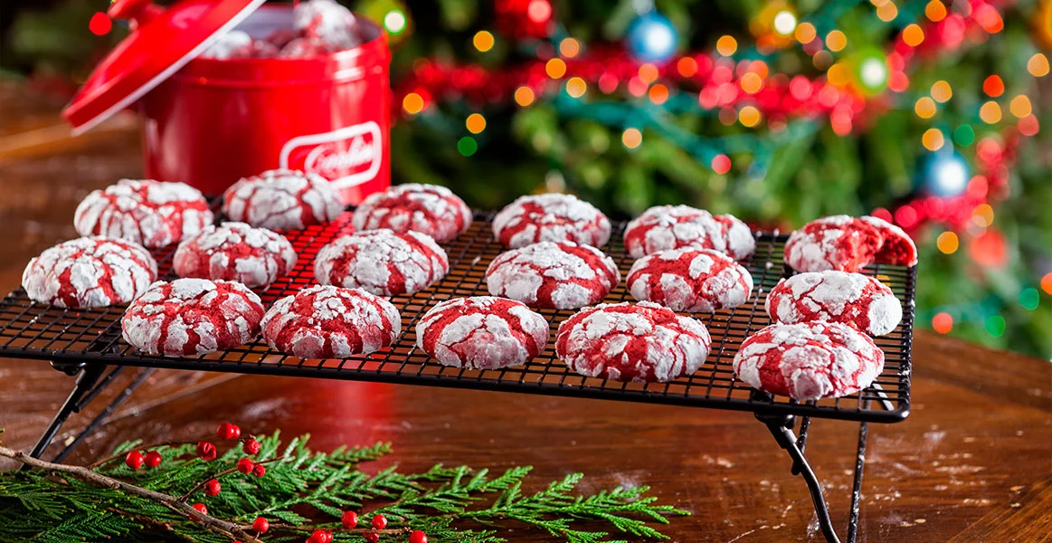 Prepárate para esta Navidad con unas galletas crinkle de red velvet