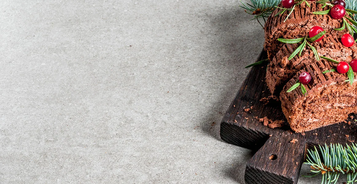 Cierra el año con un tronco de chocolate relleno de frutos rojos