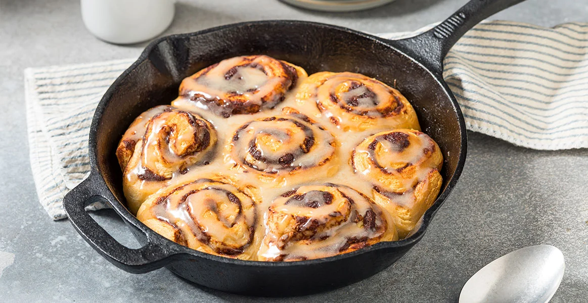 La receta de roles de canela con manzana caramelizada y nuez que te faltaba