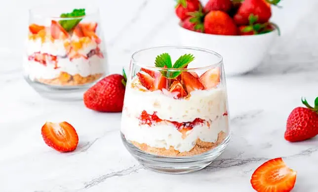 Celebra a mamá con un tiramisú de fresas