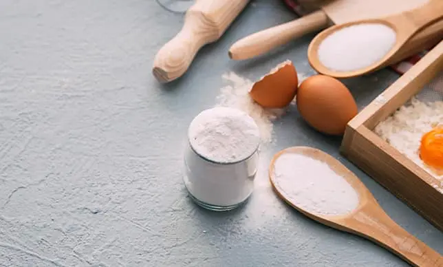 ¿Qué son y cómo usar el bicarbonato de sodio y el polvo para hornear?