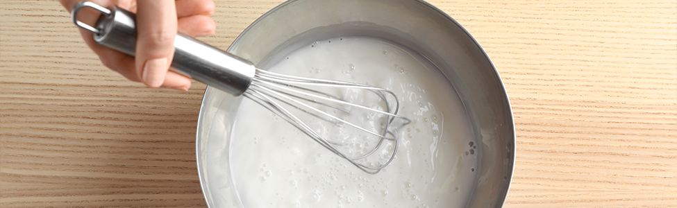 Mi receta preferida de panna cotta de matcha y coco con salsa de frutos rojos