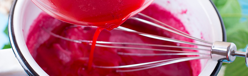 Mi receta preferida de panna cotta de matcha y coco con salsa de frutos rojos