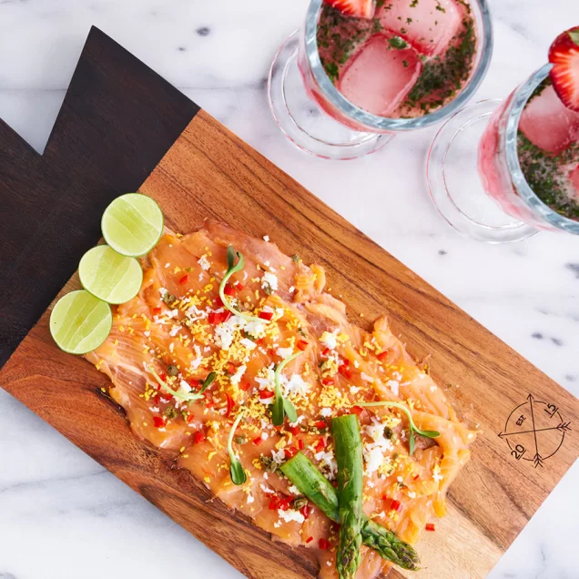 Carpaccio de salmón en aceite de vainilla