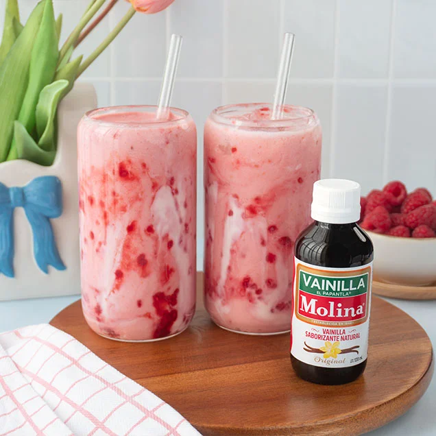 Berry yogurt frappé