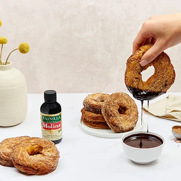 Donas de churro rellenas de chocolate