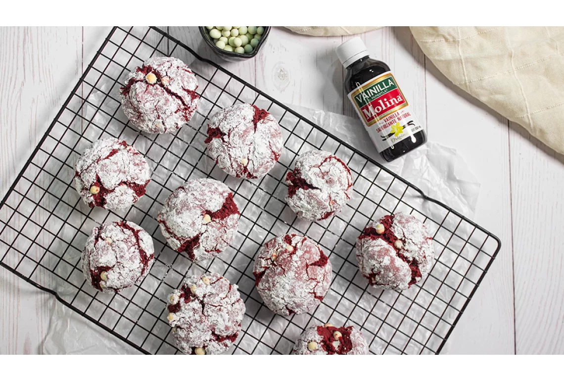 Galletas craqueladas de red velvet