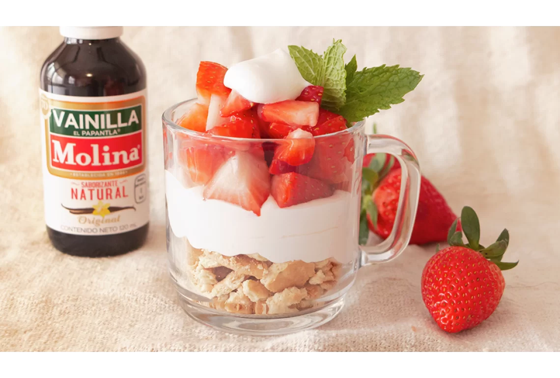 Pay de fresa en taza