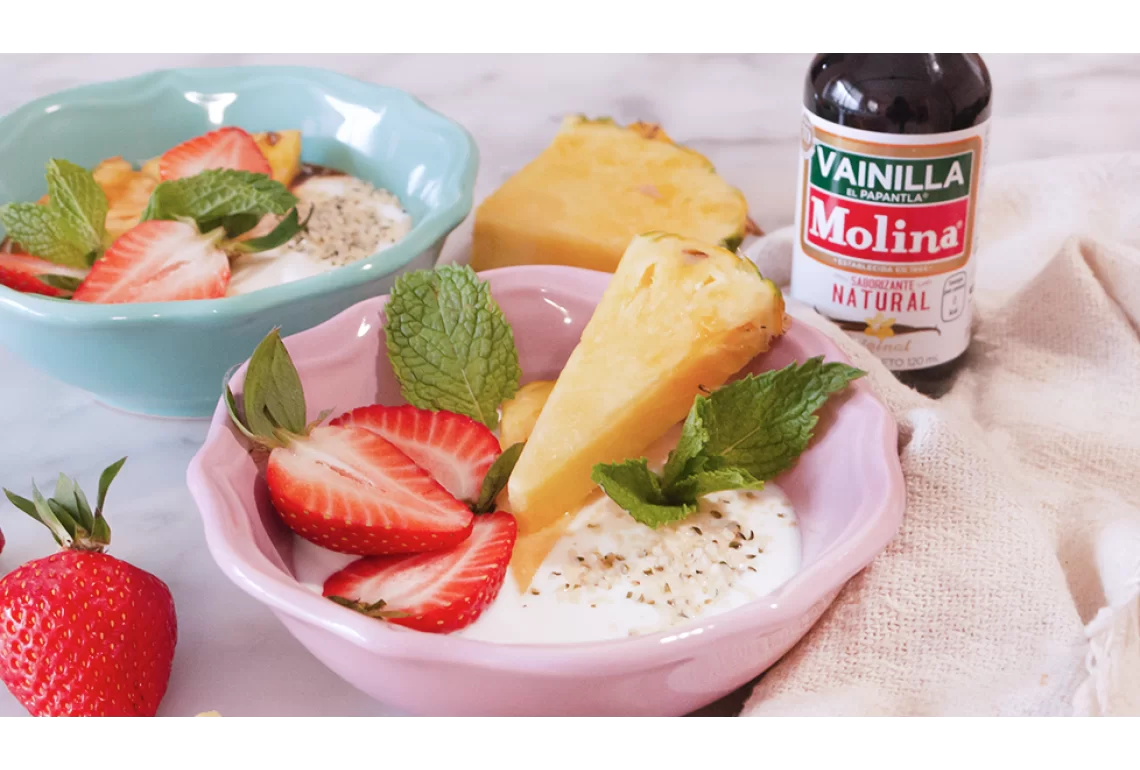 Smoothie bowl de fresas y piña